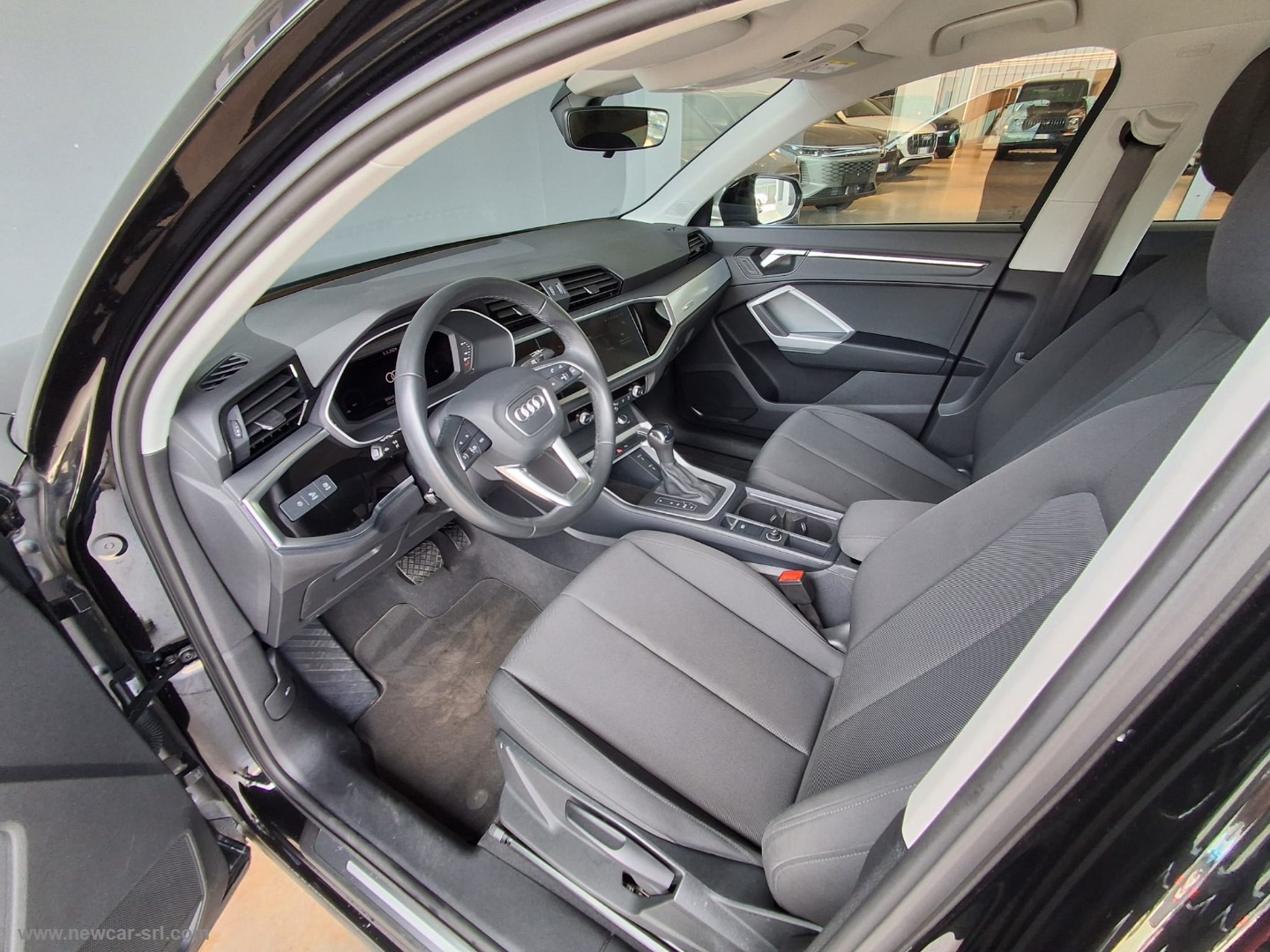 Q3 SPB 35 TDI S tronic Identity Black - immagine 13