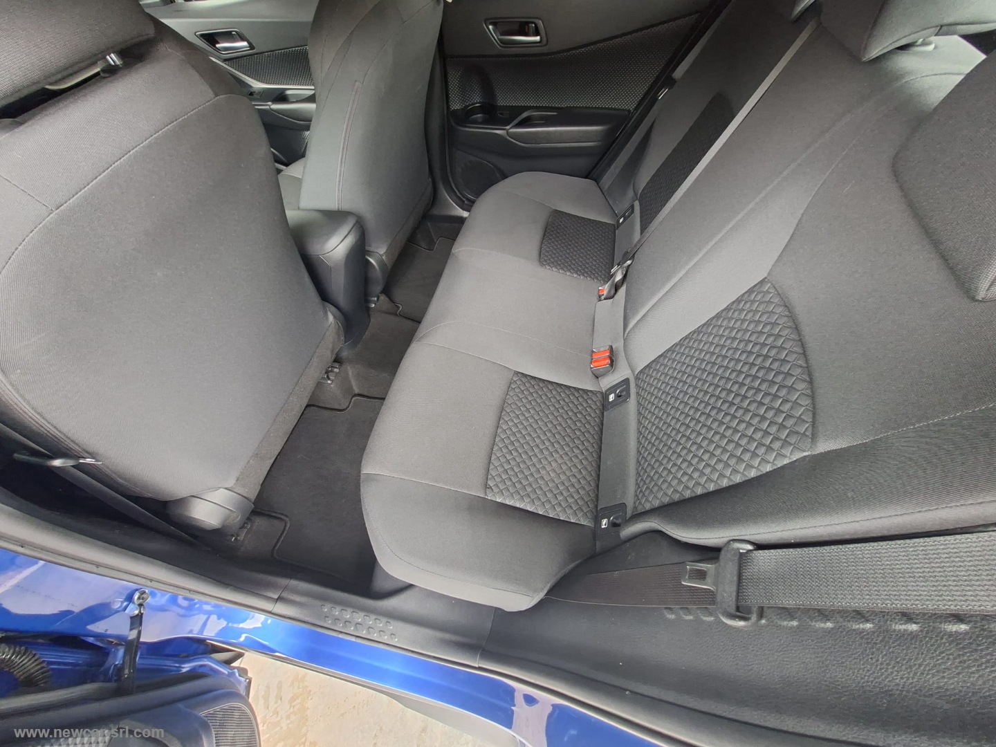 C-HR 1.8 Hybrid E-CVT Active - immagine 13