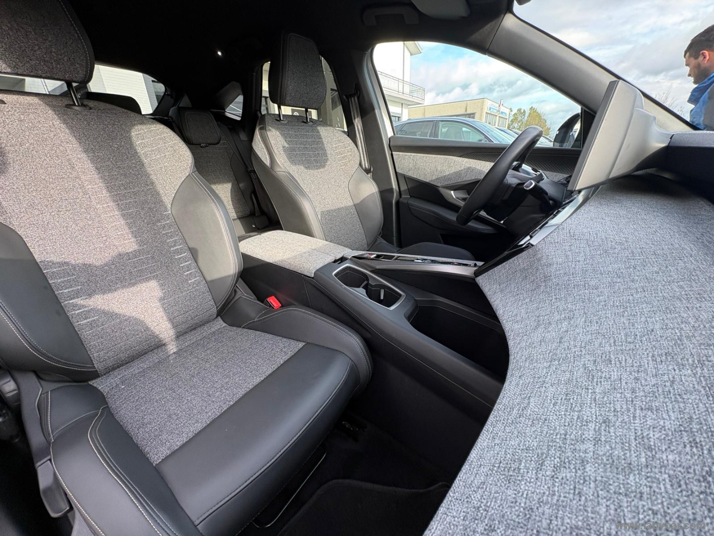 3008 Hybrid 136 e-DCS6 Allure - immagine 13