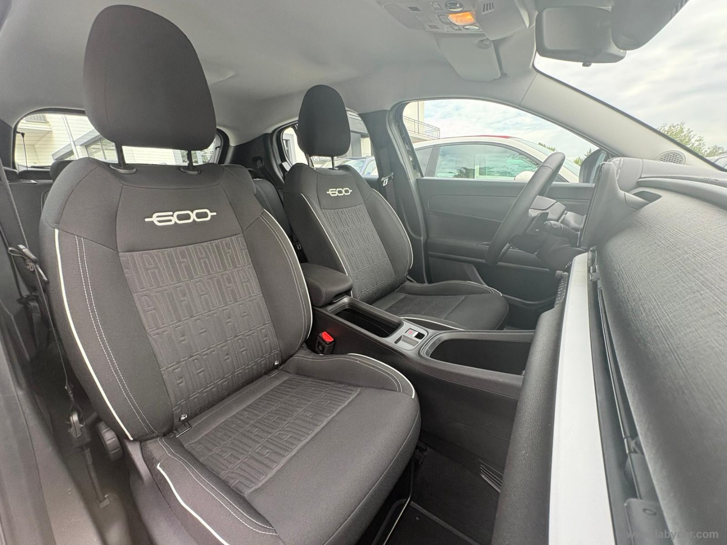 600 Hybrid MHEV - immagine 13