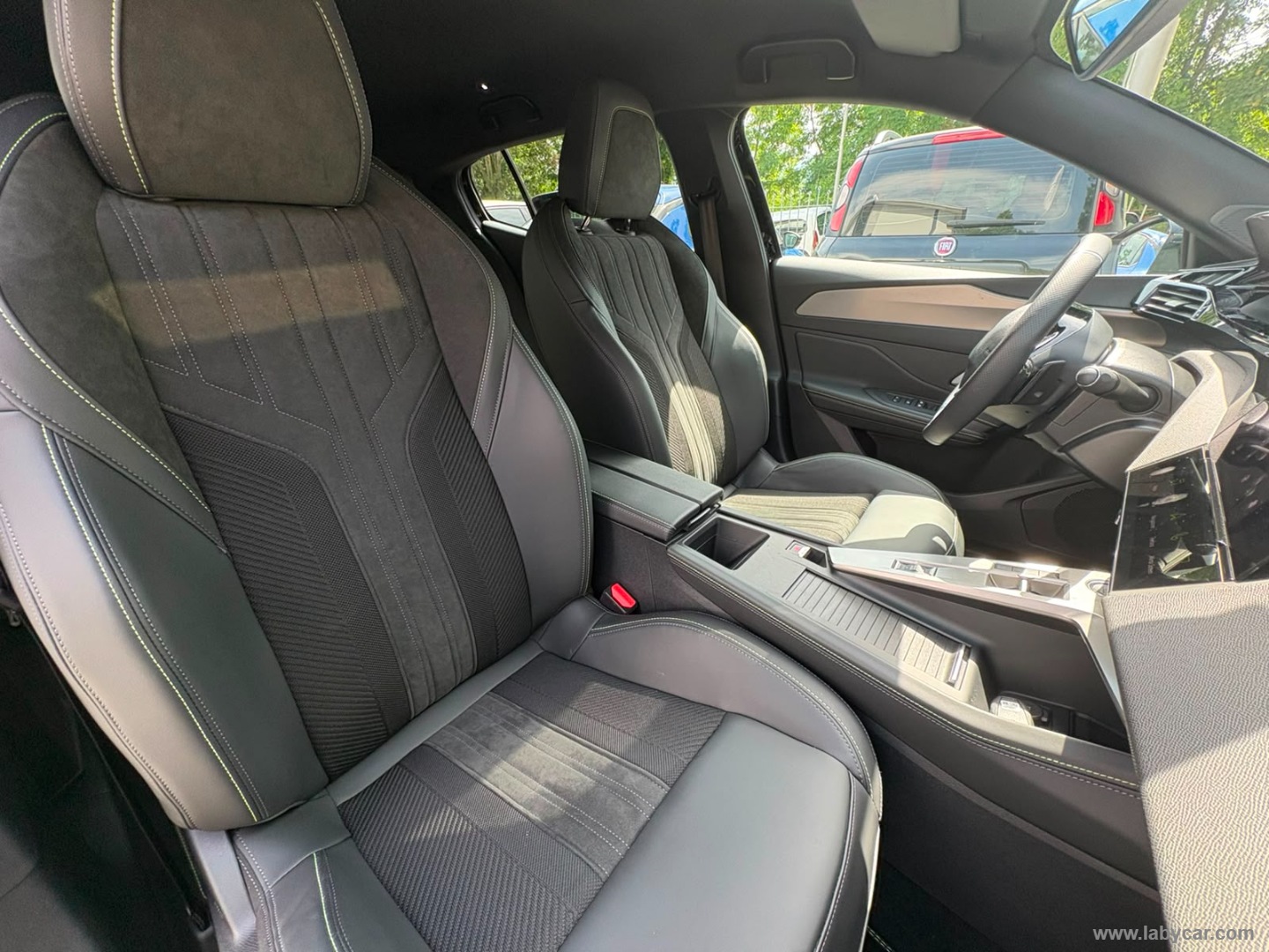 Peugeot 408 Hybrid 145 e-DCS6 GT - Immagine 13