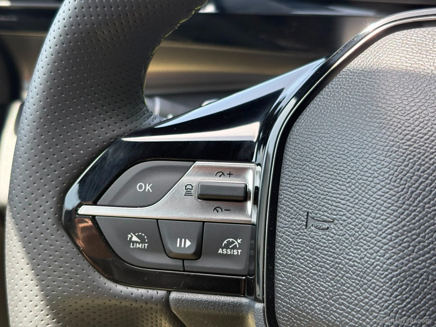 Peugeot 408 Hybrid 145 e-DCS6 GT - Immagine 13
