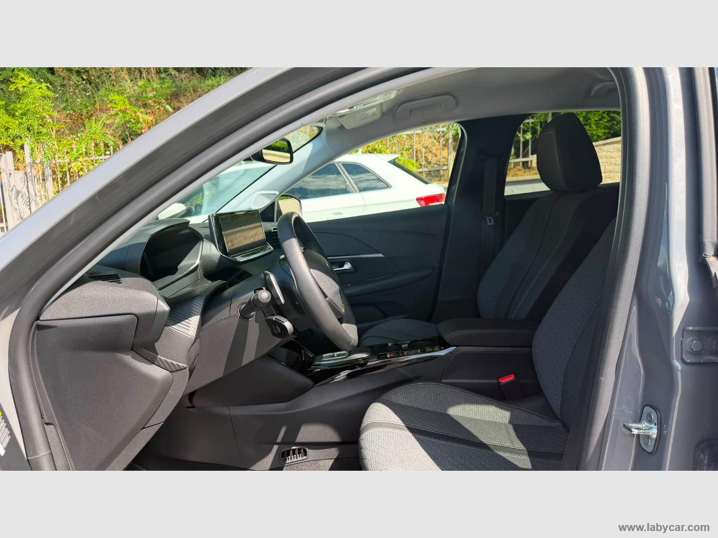 Peugeot 208 Hybrid 110 e-DCS6 Allure - Immagine 13