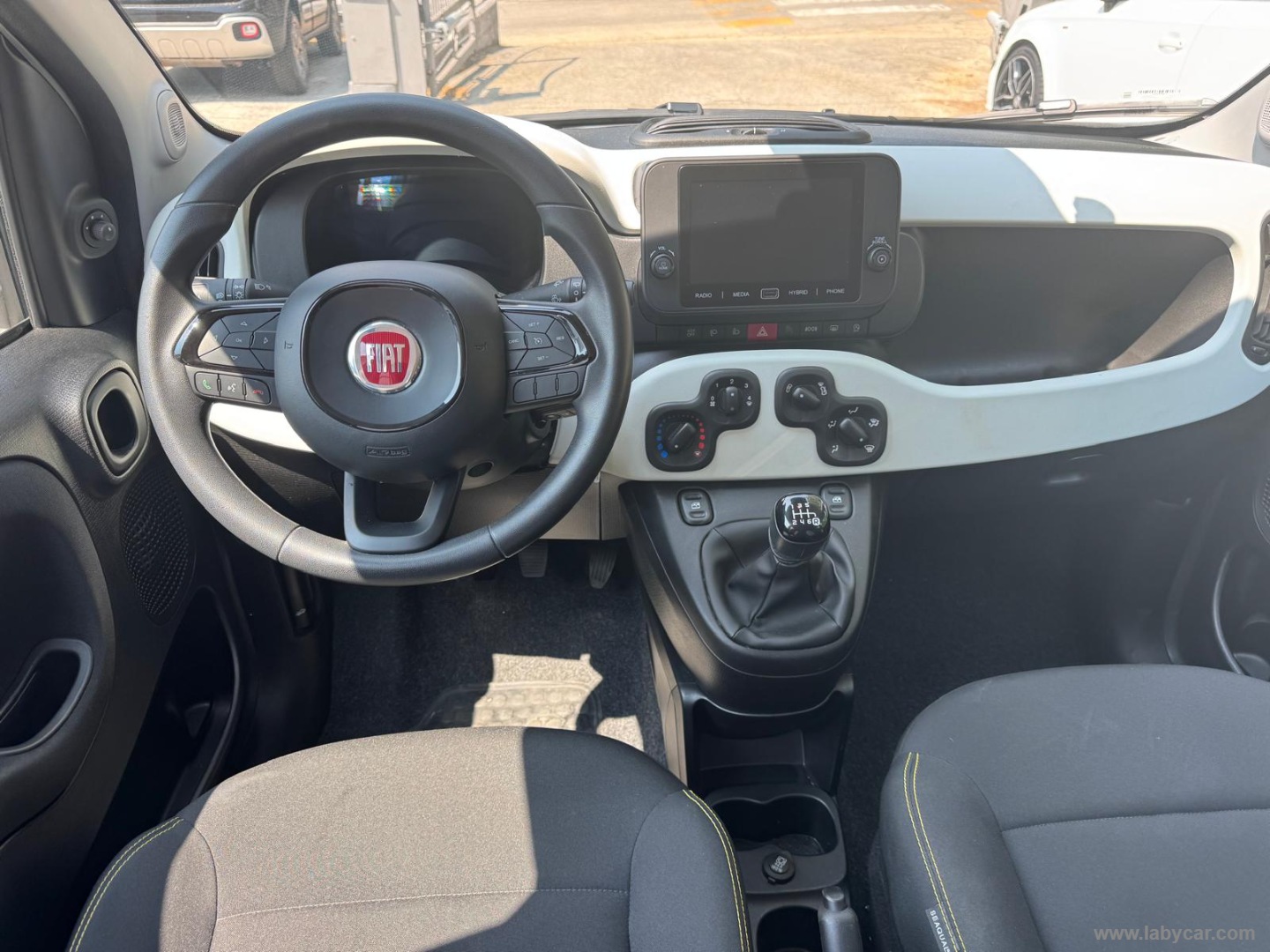 Fiat Panda 1.0 FireFly S&S Hybrid Pandina - Immagine 13