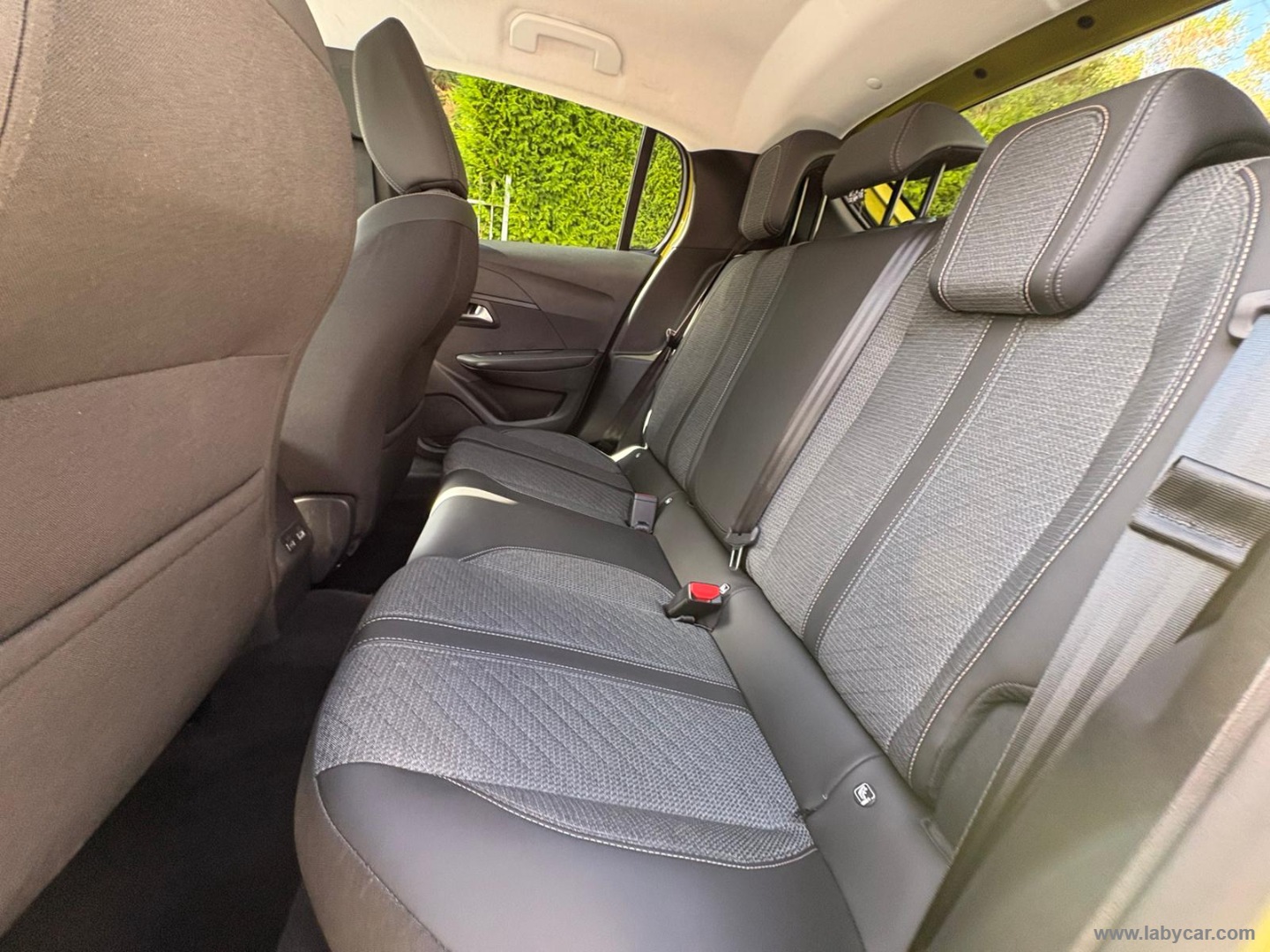 Peugeot 208 Hybrid 110 e-DCS6 Allure - Immagine 13