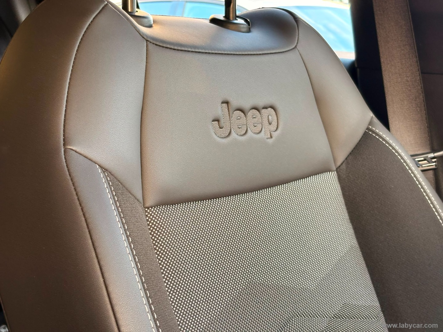 Jeep Avenger 1.2 Turbo Altitude - Immagine 13