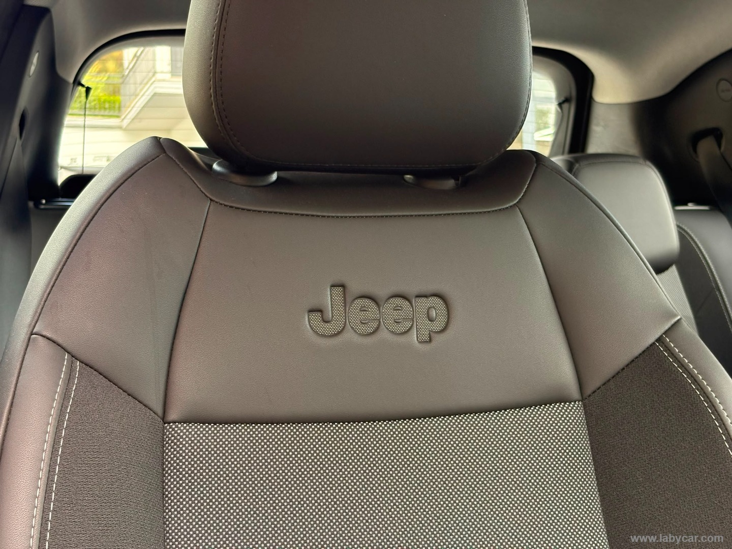 Jeep Avenger 1.2 Turbo Altitude - Immagine 13