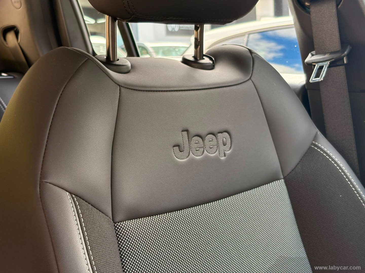 Jeep Avenger 1.2 Turbo Altitude - Immagine 13