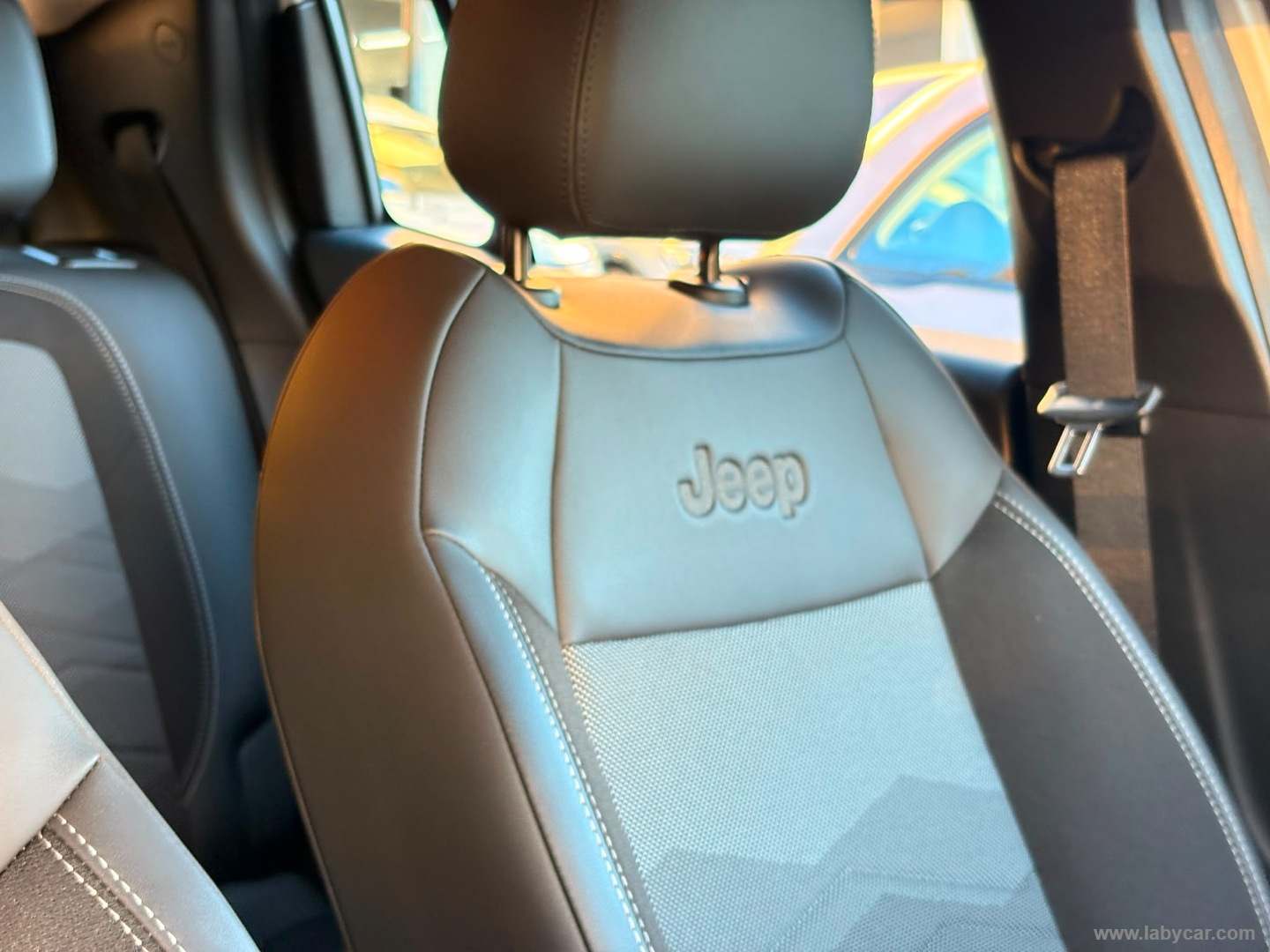 Jeep Avenger 1.2 Turbo Altitude - Immagine 13