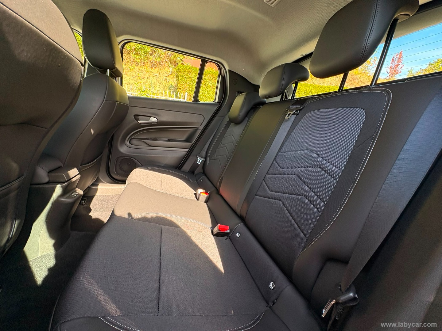 Jeep Avenger 1.2 Turbo Altitude - Immagine 13