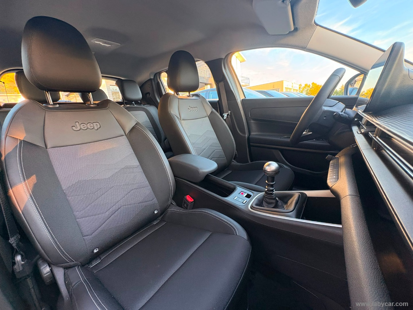Jeep Avenger 1.2 Turbo Altitude - Immagine 13