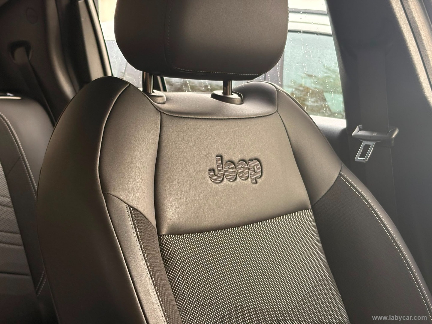 Jeep Avenger 1.2 Turbo Altitude - Immagine 13