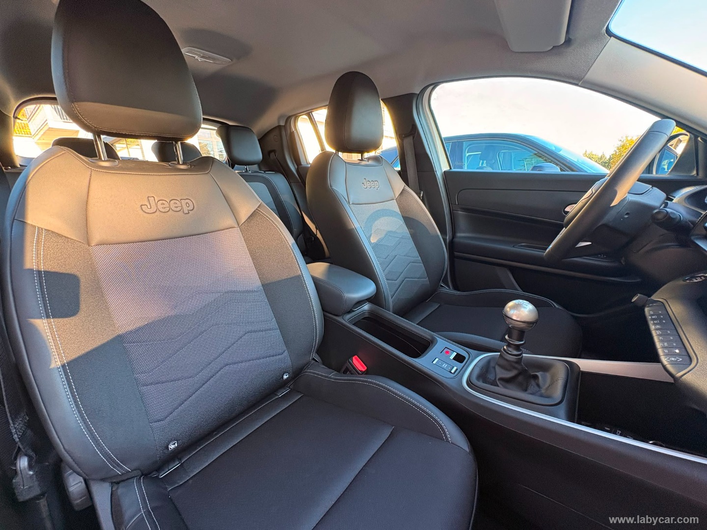 Jeep Avenger 1.2 Turbo Altitude - Immagine 13