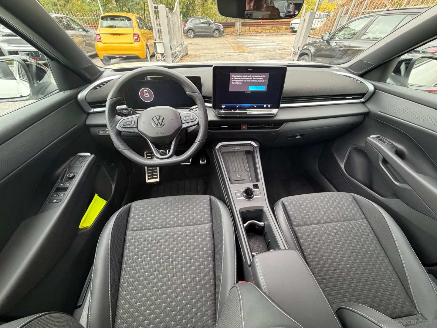 Volkswagen T-Roc 1.5 eTSI ACT 150 CV DSG R-Line - Immagine 13