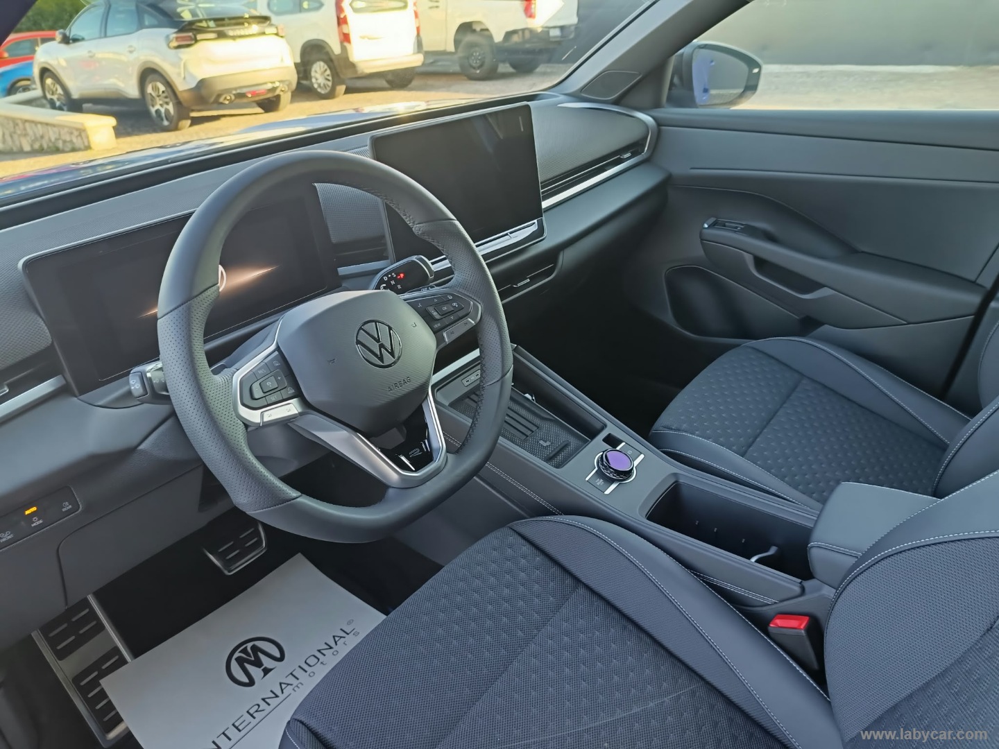 Volkswagen T-Roc 1.5 eTSI ACT 150 CV DSG R-Line - Immagine 13