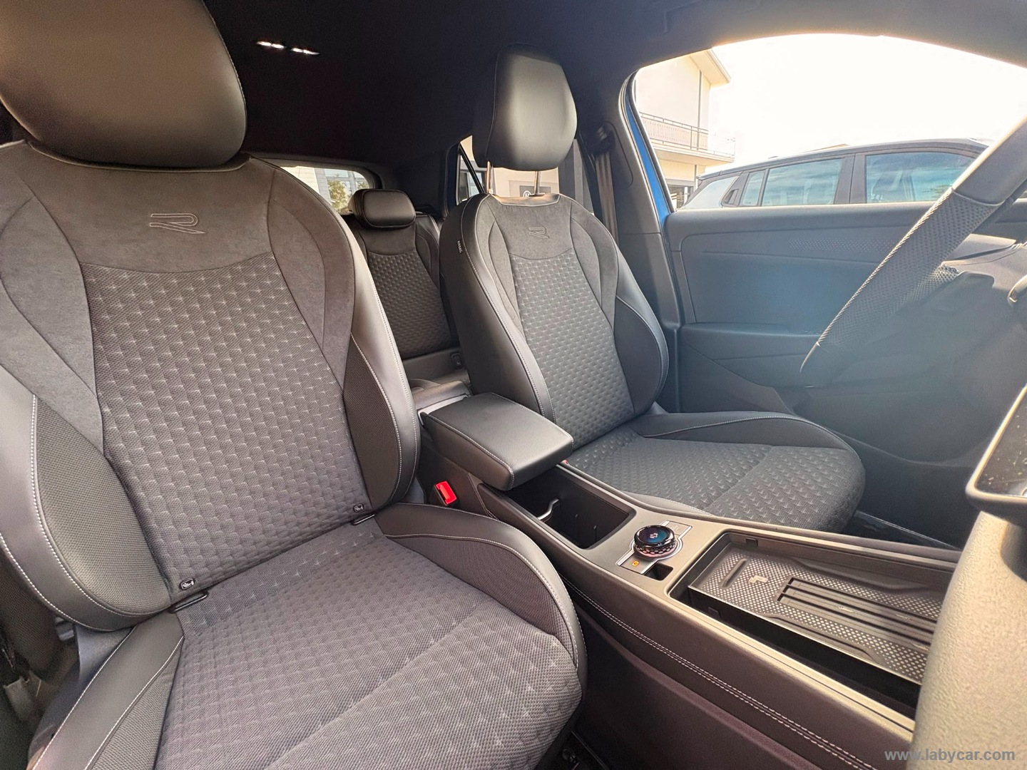 Volkswagen T-Roc 1.5 eTSI ACT 150 CV DSG R-Line - Immagine 13