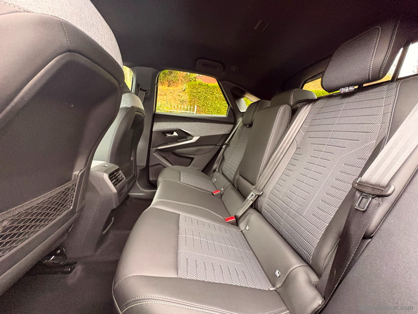 Peugeot 3008 Hybrid 145 e-DCS6 GT - Immagine 13