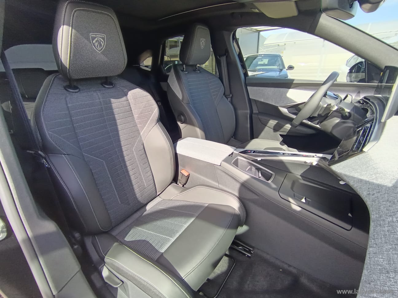 Peugeot 3008 Hybrid 145 e-DCS6 GT - Immagine 13