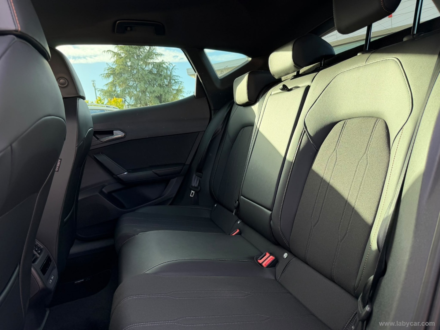 CUPRA Formentor 1.5 e-Hybrid DSG Business - Immagine 13