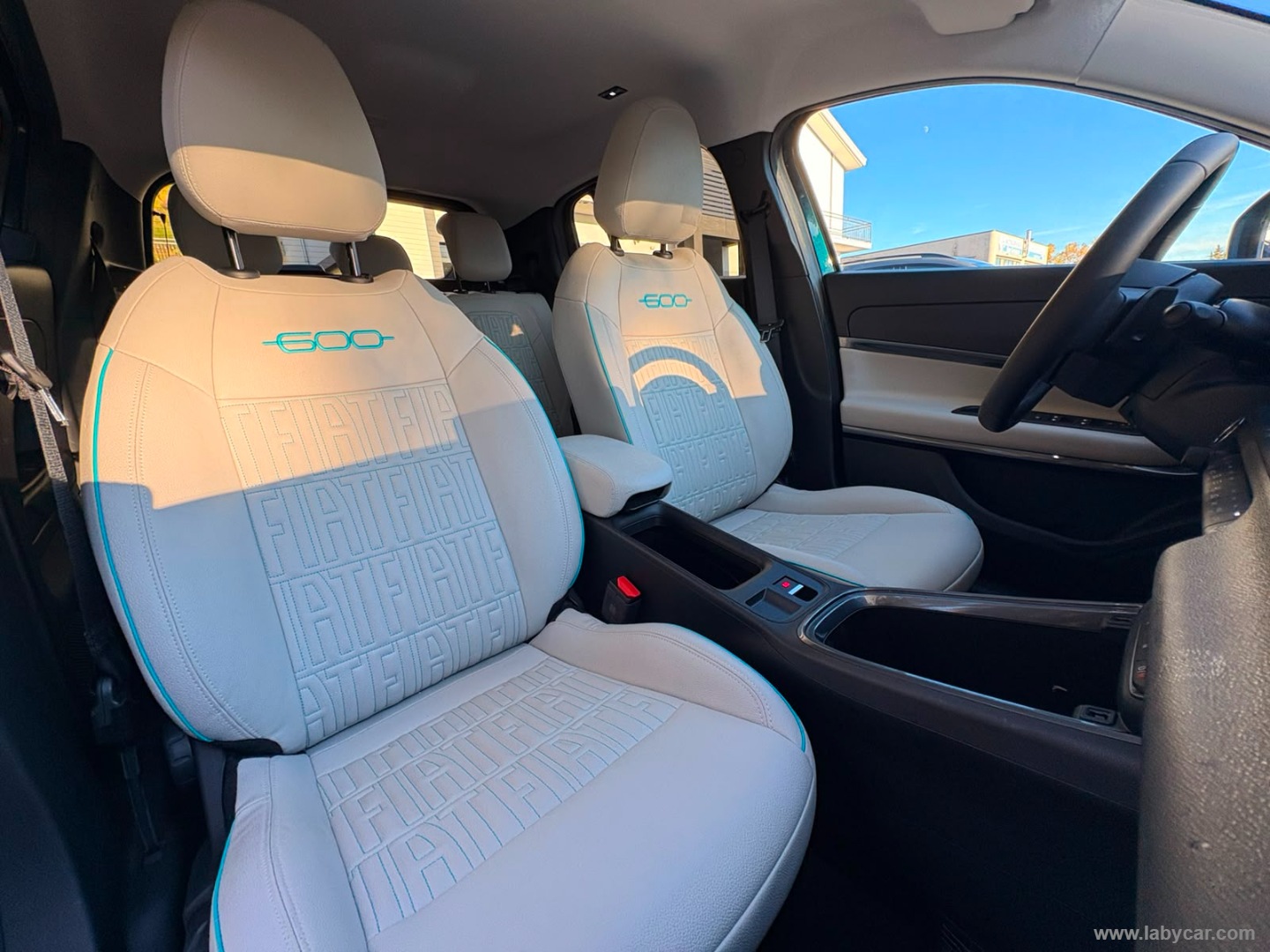 Fiat 600 Hybrid 110 CV DCT MHEV La Prima - Immagine 13