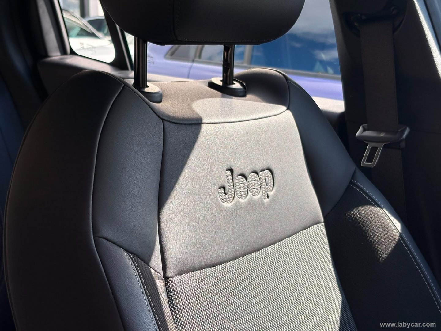 Jeep Avenger 1.2 Turbo Altitude - Immagine 13