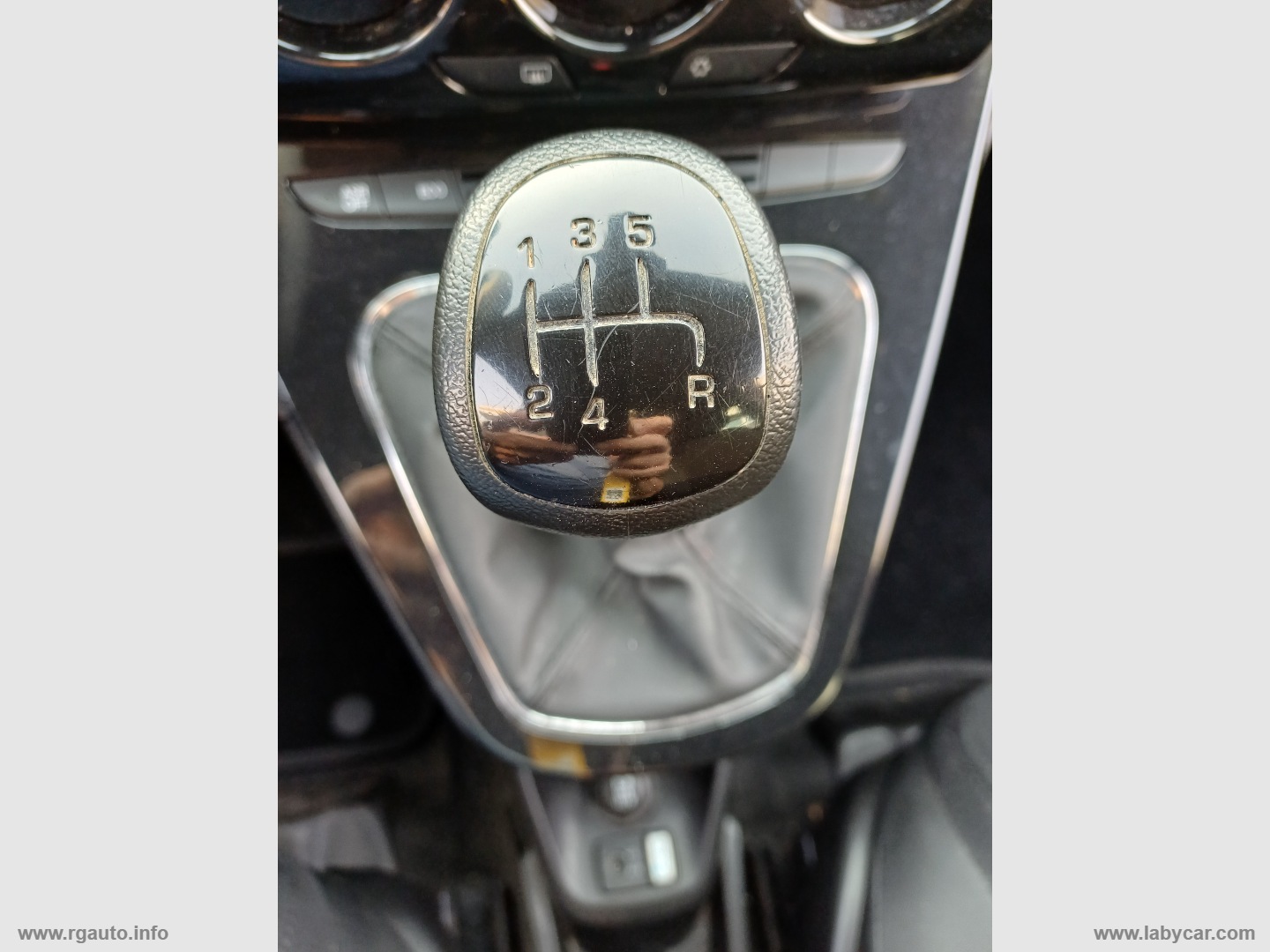 Ypsilon 0.9 T.Air 85 CV 5p. S&S Gold - immagine 13