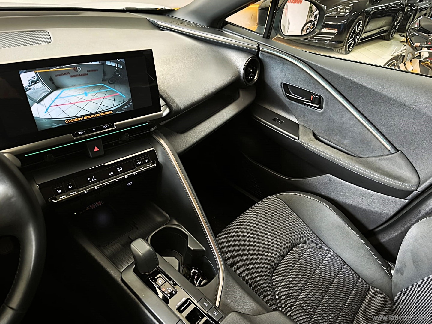C-HR 1.8 Hybrid E-CVT Lounge 25.000KM*FULL - immagine 13
