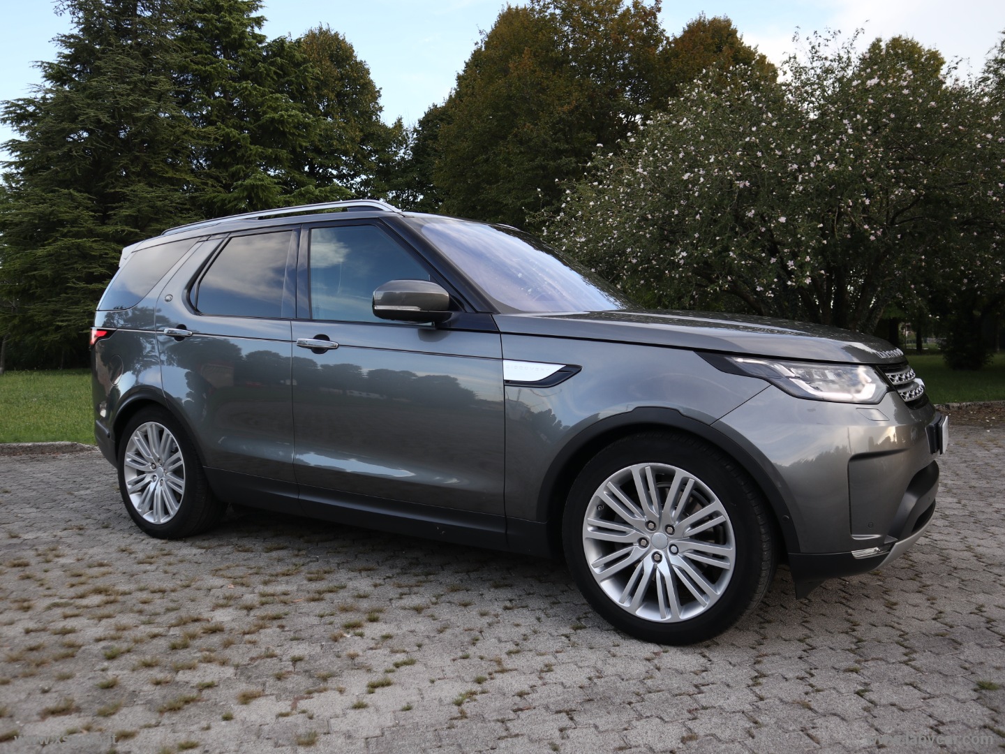 Discovery 3.0 TD6 249 CV HSE Luxury 7 POSTI - immagine 13