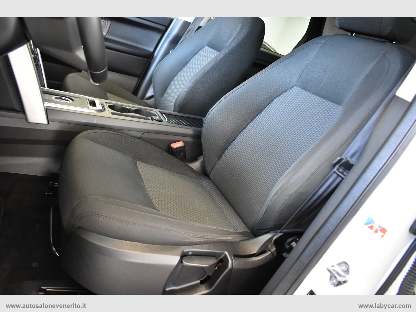 Discovery Sport 2.2 TD4 SE - immagine 13
