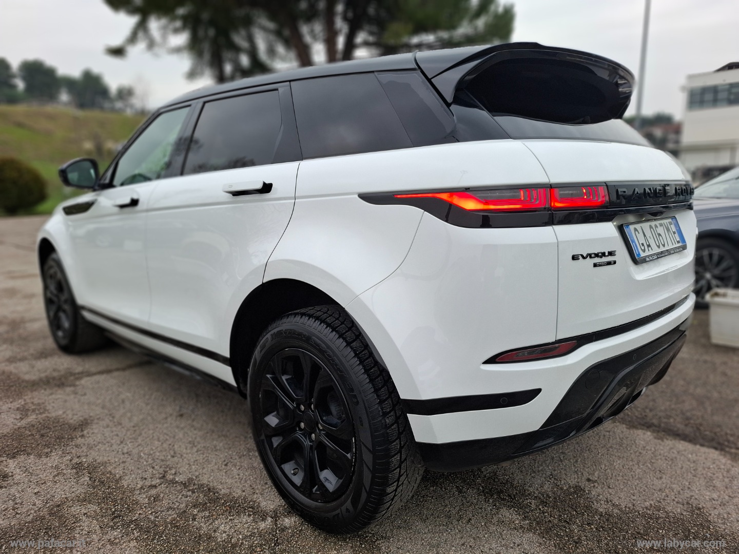 RR Evoque 2.0D L.Flw 150 CV R-Dynamic S - immagine 13