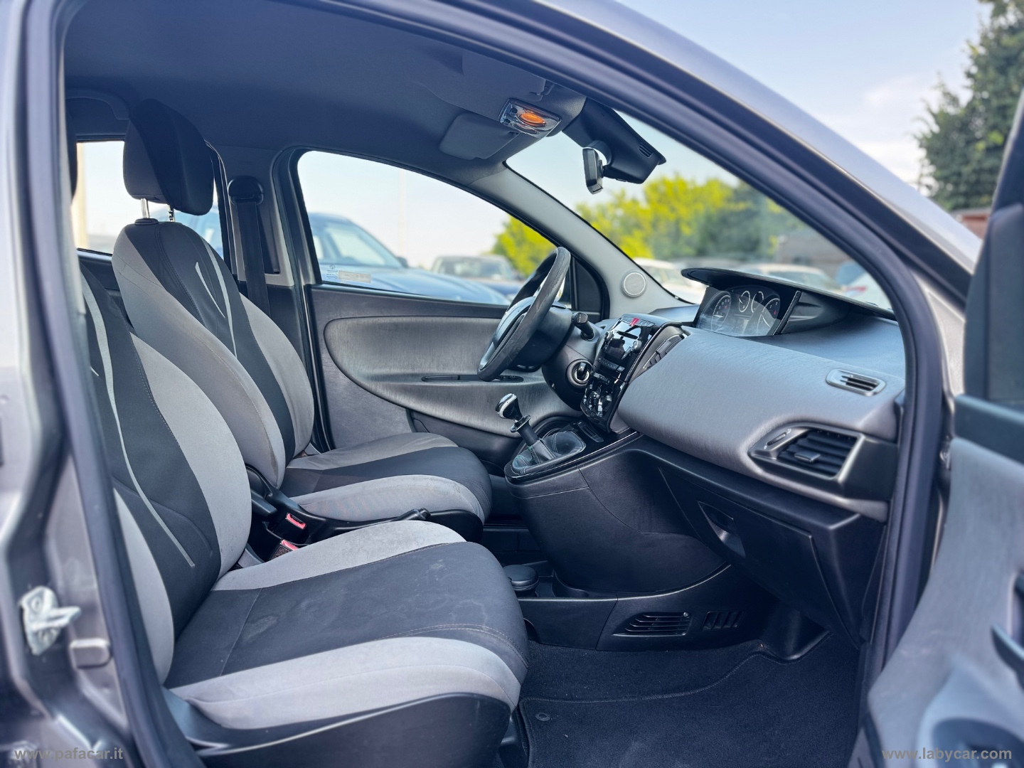 Ypsilon 0.9 T.Air 85CV 5p.Met.Ec.Elef. - immagine 13