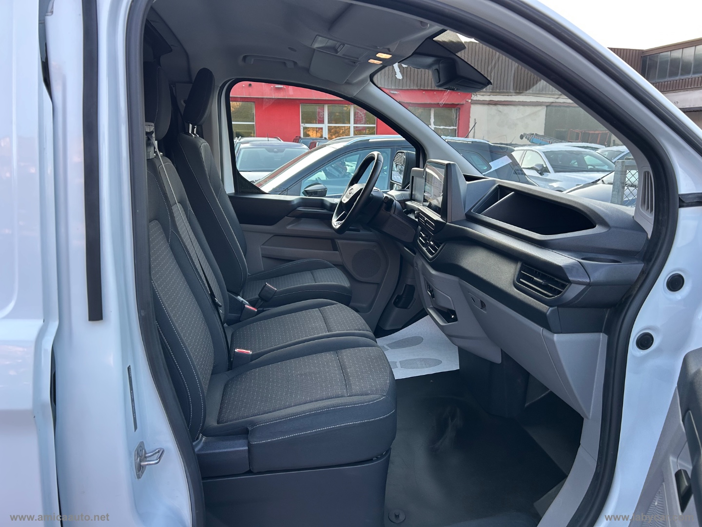 Transit Custom 320 2.0 EcoBlue 136cv AT8 AWD PC F.Trend 4X4 POCHI KM - immagine 13