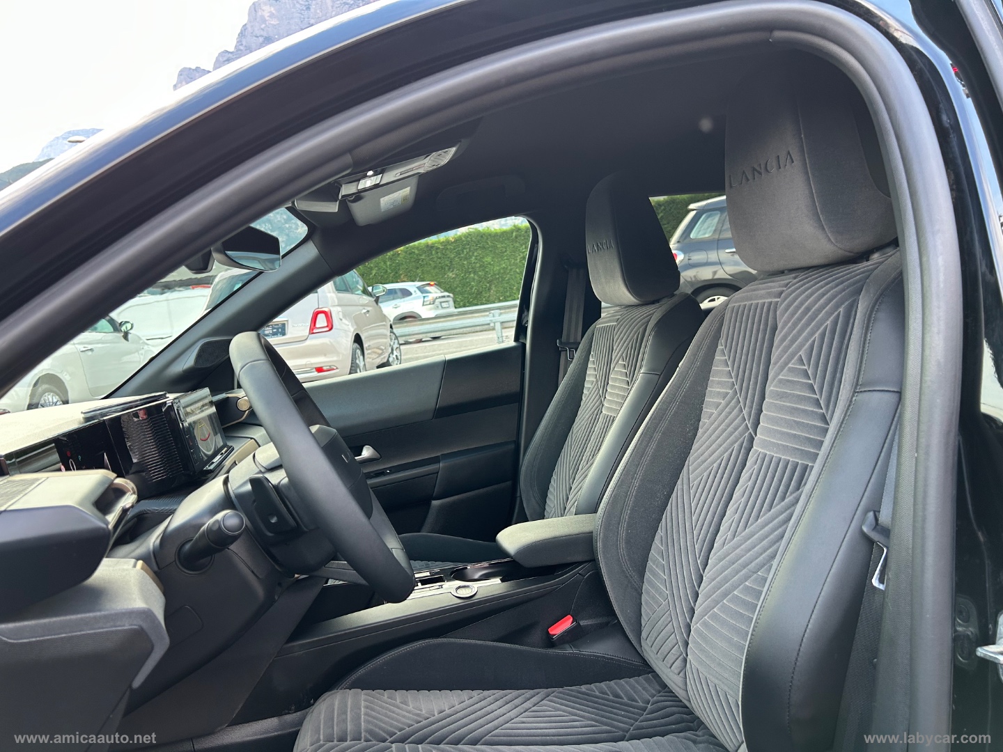 Ypsilon Hybrid e-DCT LX - immagine 13