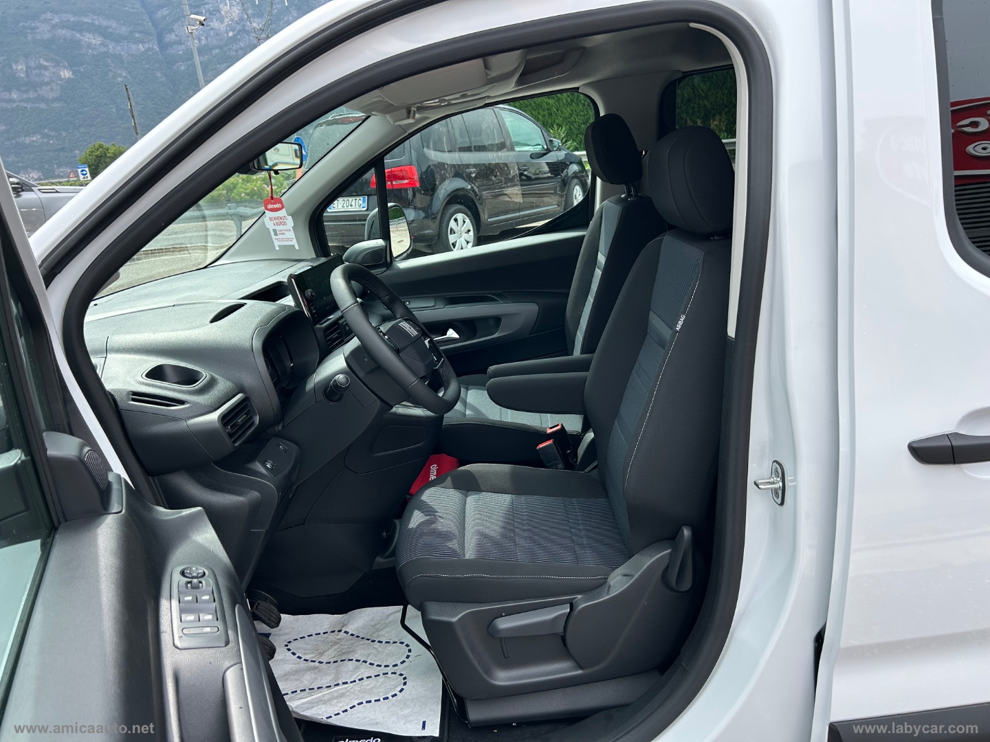 Doblò 1.5 BlueHdi 100CV Combi - All. Olmedo PIANALE RIBASSATO CON RAMPA ACCESSO CARROZZINA - immagine 13