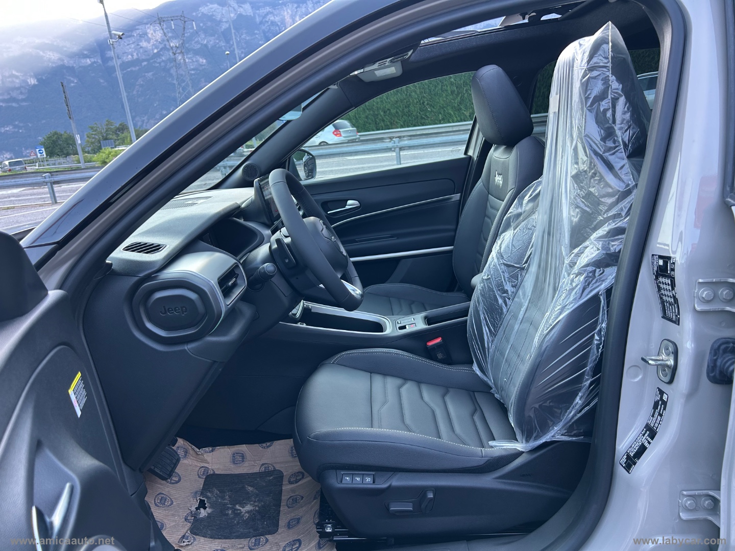 Avenger 1.2 Turbo 110CV e-Hybr. Summit VERNICE BICOLORE GRIGIO STONE/TETTO NERO - immagine 13
