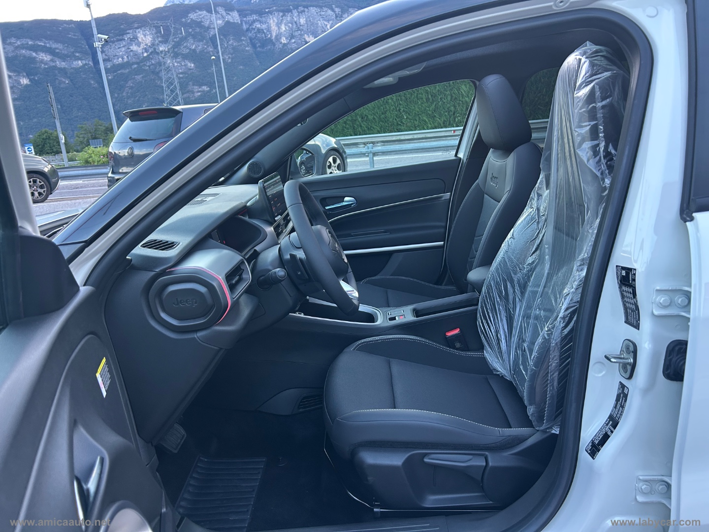 Avenger 1.2 Turbo 110CV e-Hybr. Summit VERNICE BICOLORE BIANCO/TETTO NERO - immagine 13