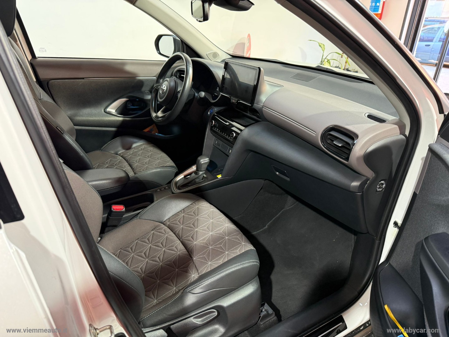 Yaris Cross 1.5 Hybrid 5p. E-CVT Prem. - immagine 13