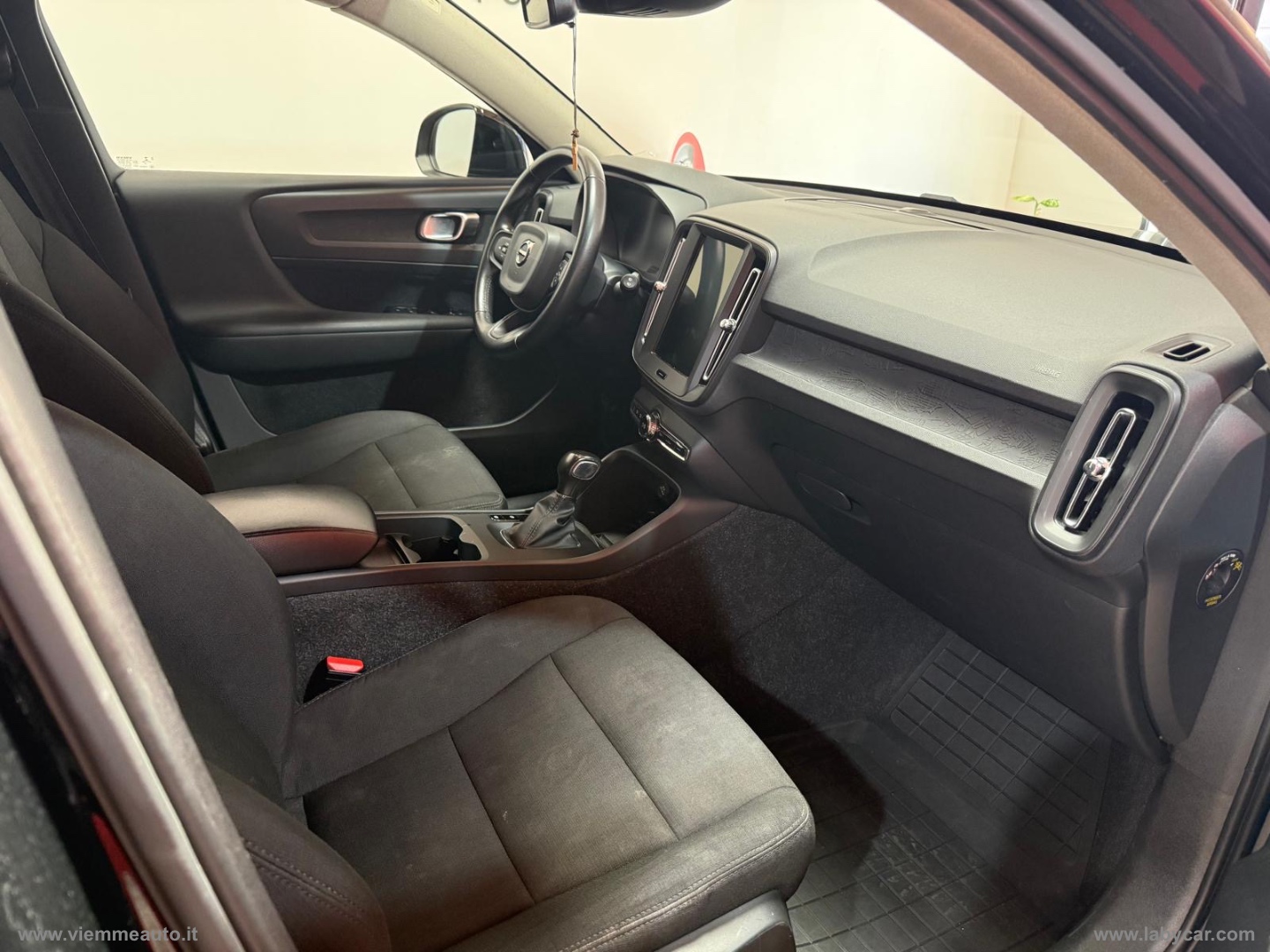 XC40 D3 R-design - immagine 13