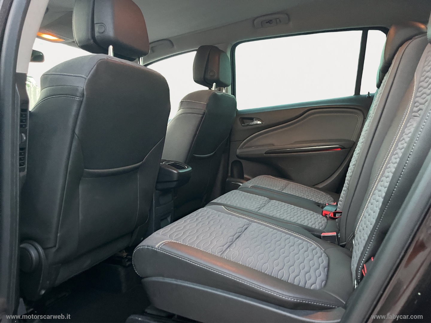 Zafira Tourer 2.0 CDTi 130 CV Cosmo 7 POSTI - immagine 13