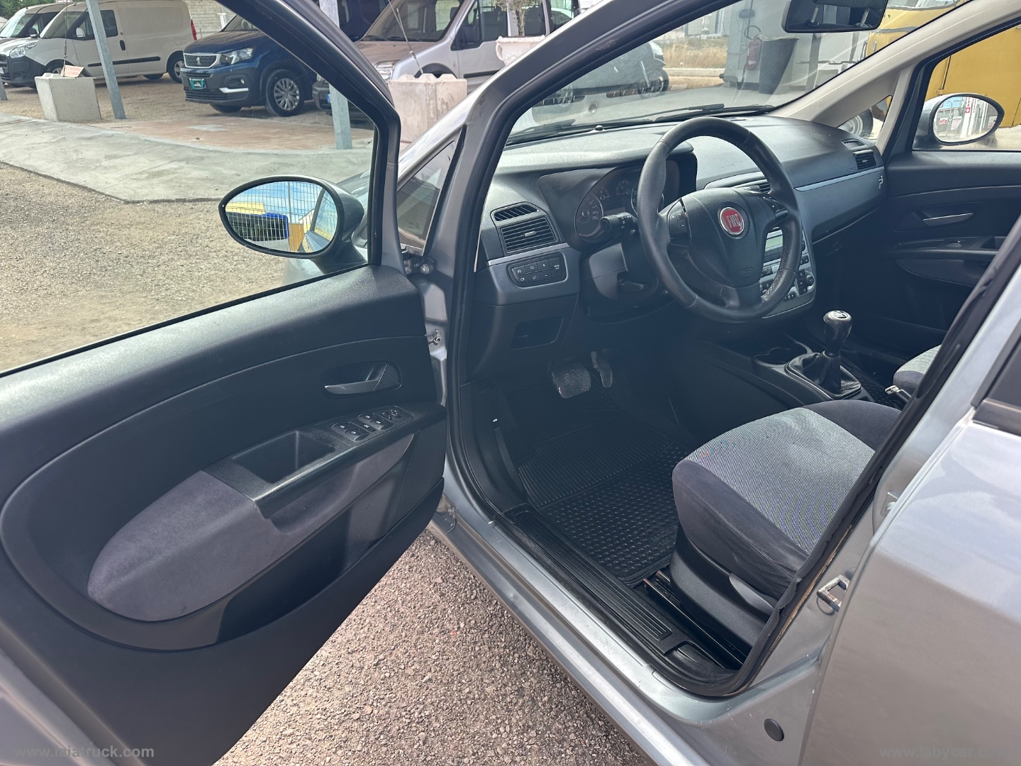 Grande Punto 1.3 MJT 90 CV 5p.CAMBIO SEQUENZIALE - immagine 13