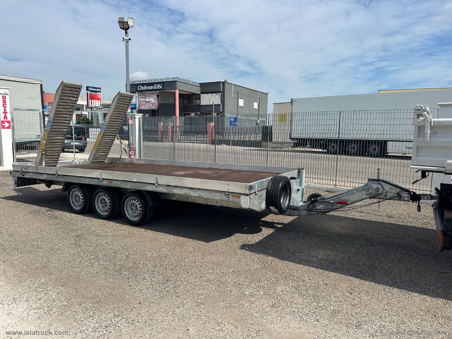 LONGO CARRELLO RIMORCHIO PIANALE 35Q.LI 3 ASSI CON RAMPE - immagine 13