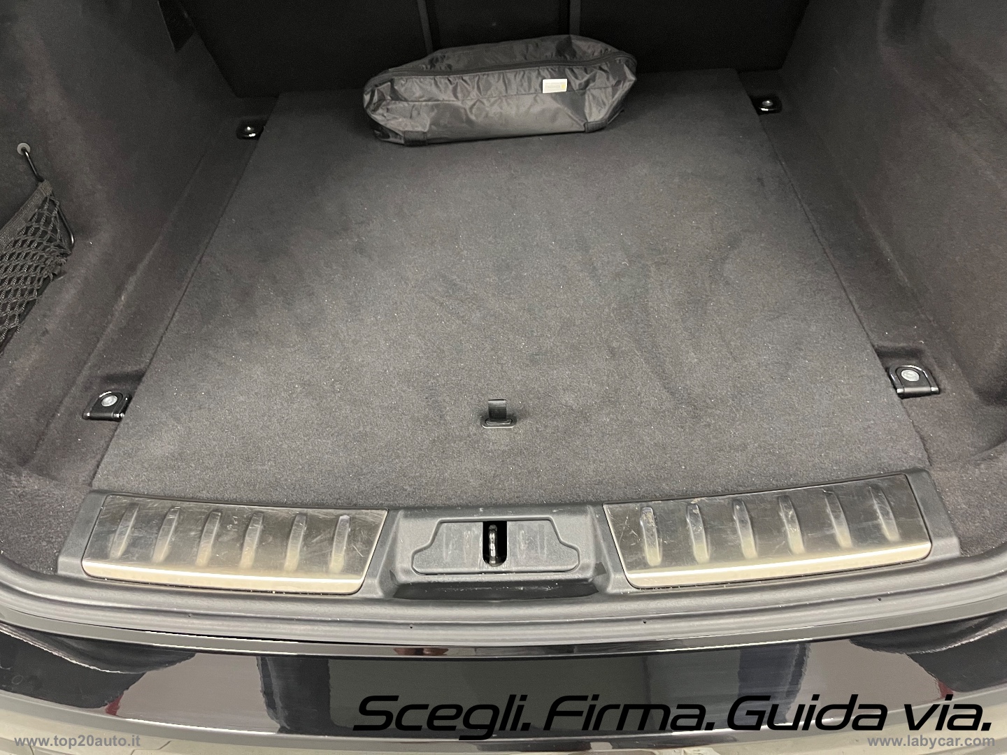 F-Pace 2.0 250 CV AWD aut. R-Dyn. Black EDITION - immagine 13