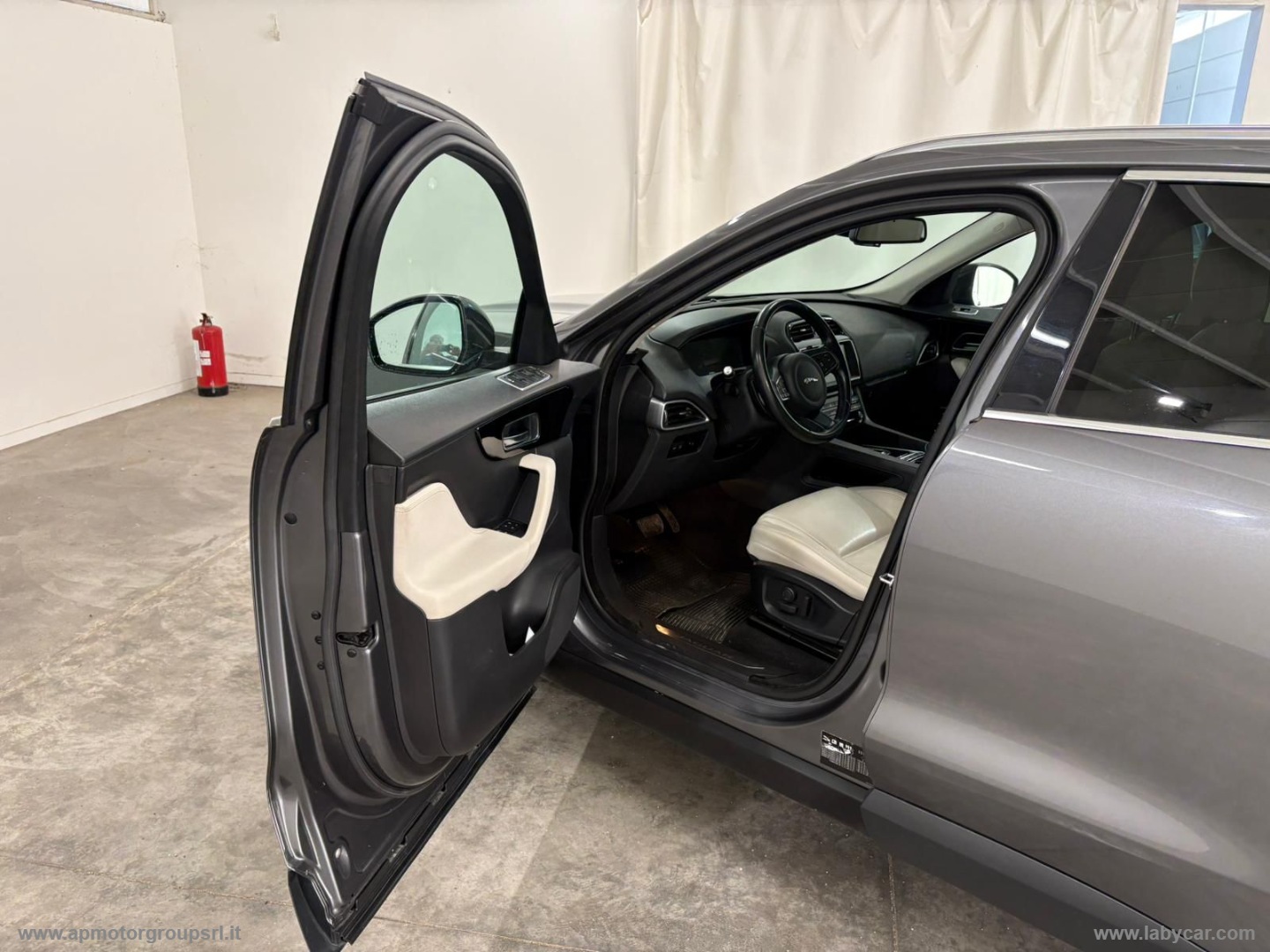 F-Pace 2.0 D 180 CV AWD aut. Prestige - immagine 13