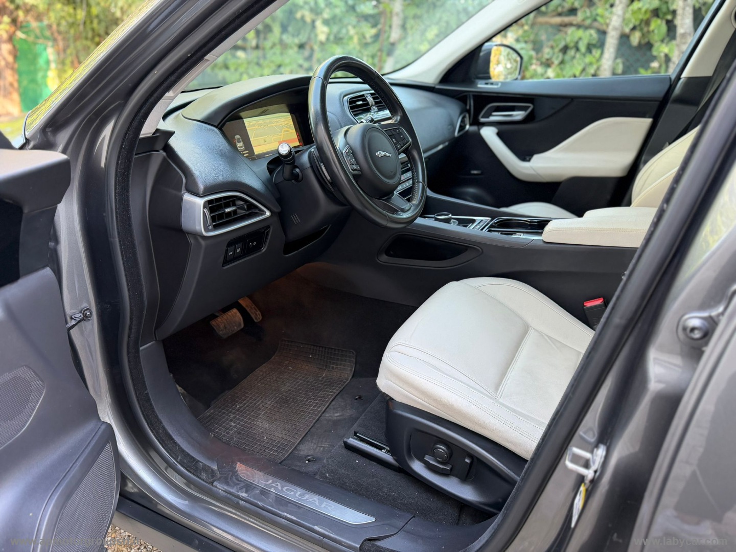F-Pace 2.0 D 180 CV AWD aut. Prestige - immagine 13