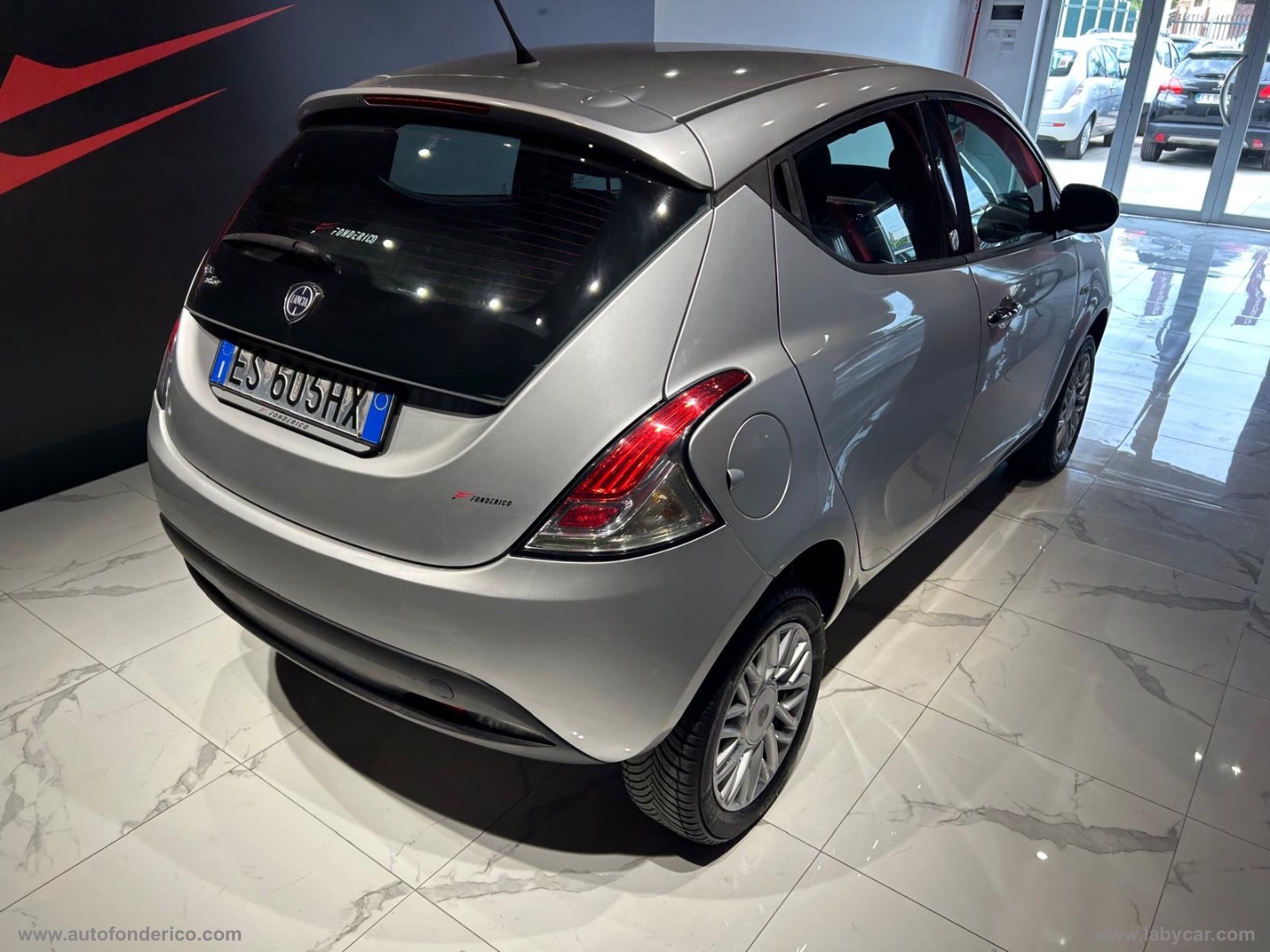 Ypsilon 0.9 T.Air 85CV METANO 5p. Gold - immagine 13