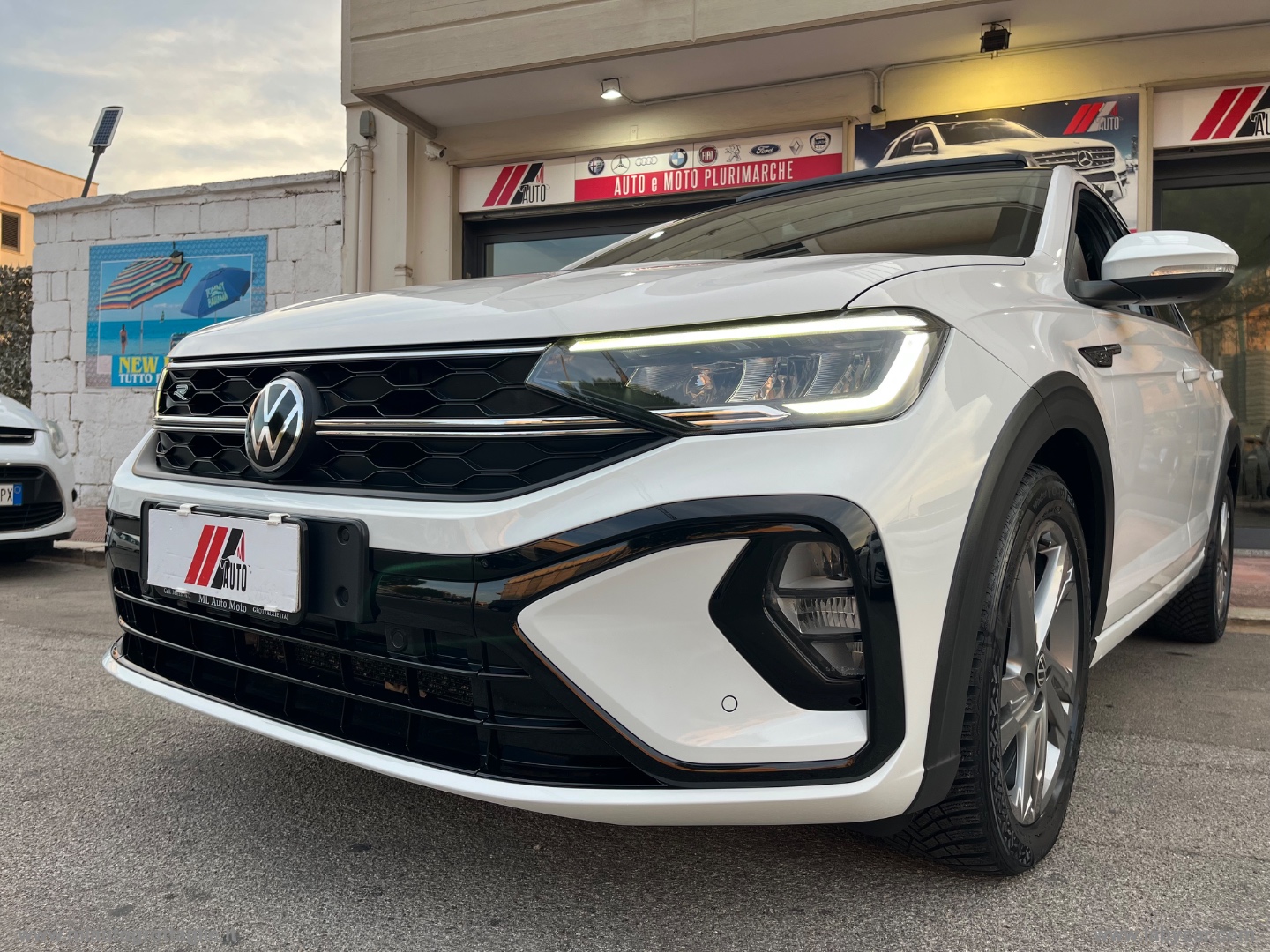 Taigo 1.0 TSI 110 CV DSG R-Line -TETTO - immagine 13