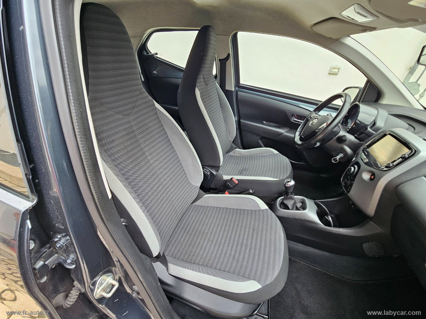 Aygo 1.0 VVT-i 72 CV 5p. x-cite - immagine 13