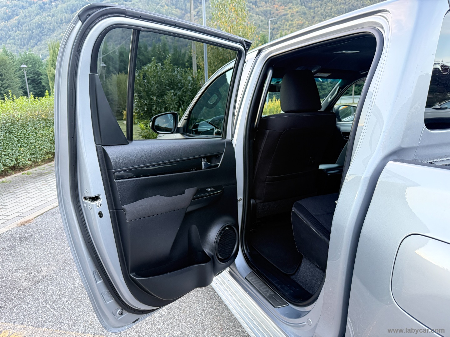 Hilux 2.4 D-4D 4WD 4p. DC Executive GANCIO CC ADATTIVO - immagine 13