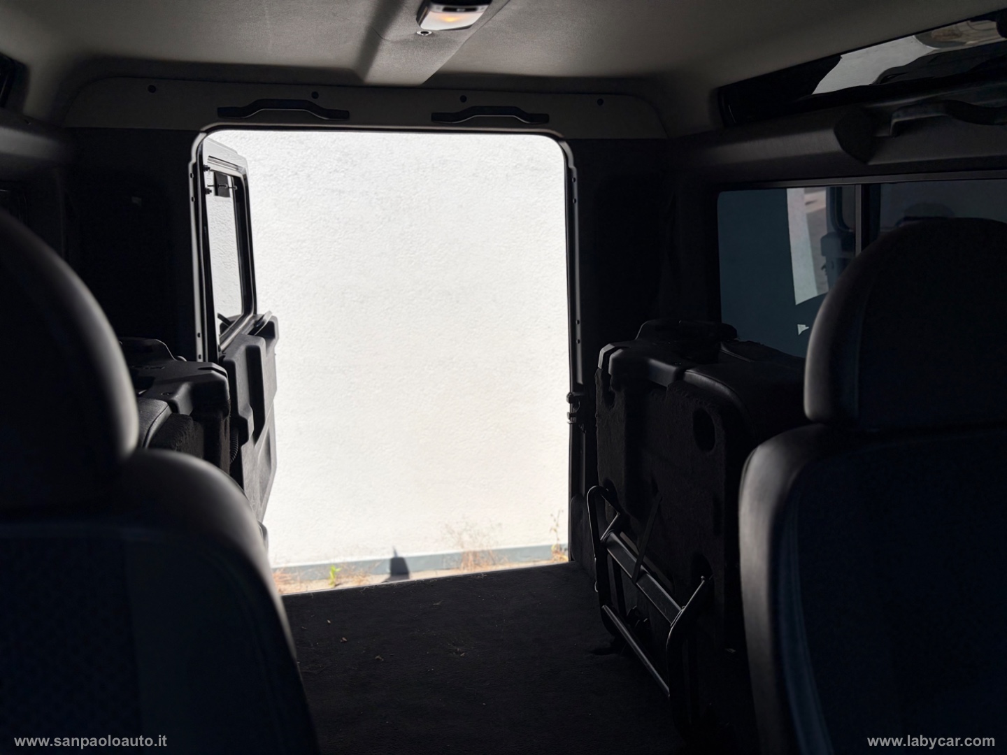 Defender 90 2.4 TD4 Station Wagon SE - immagine 13