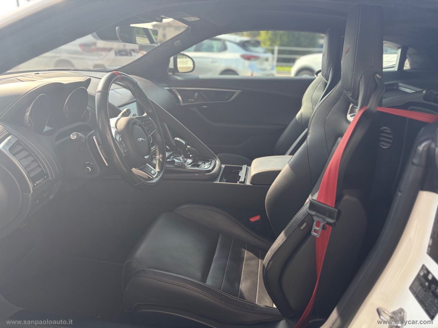 F-Type 2.0 aut. Coupé Chequered Flag - immagine 13